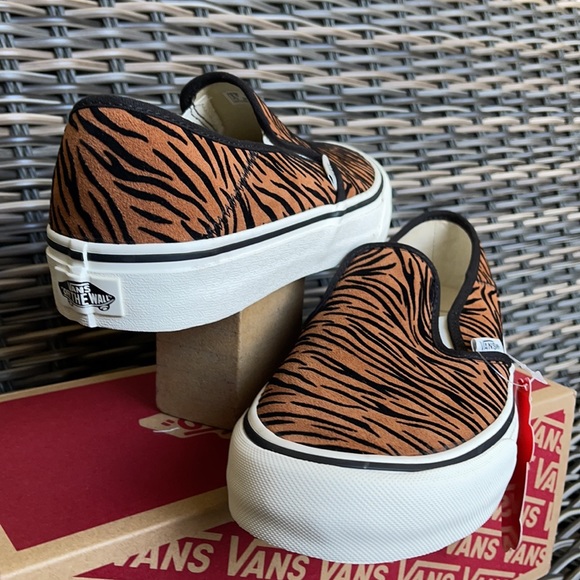 Vans Slip-On SF Animal Stripes Black/Marshmallow WMNS - Picture 10 of 16